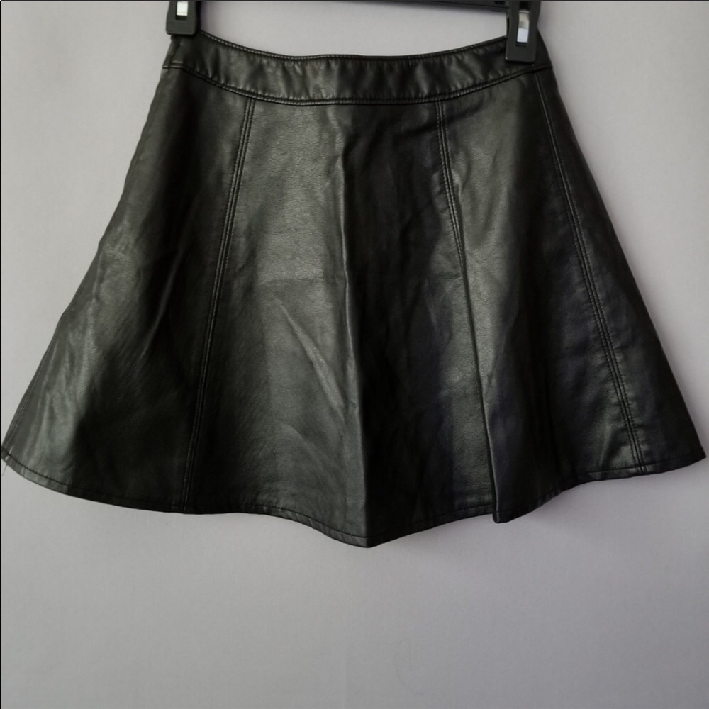🎉SALE🎉 H&M Faux Leather Skater Skirt